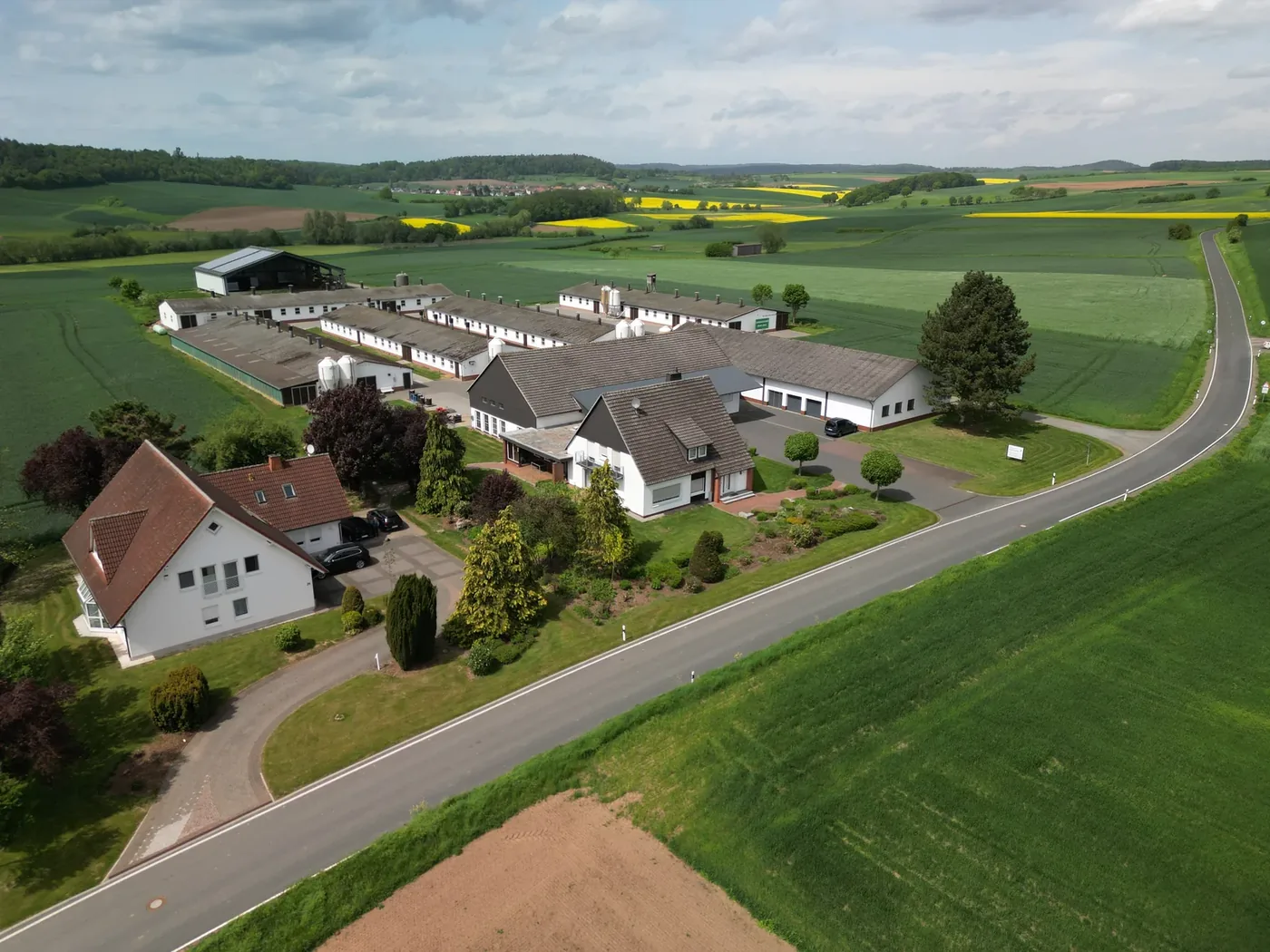 Drohnenaufnahme Geflügelhof Reinkemeier in Anzefahr · Familienbetrieb in Mittelhessen
